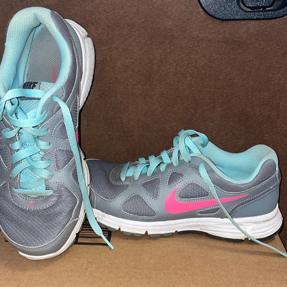 Nike Revolution running shoe size 7​